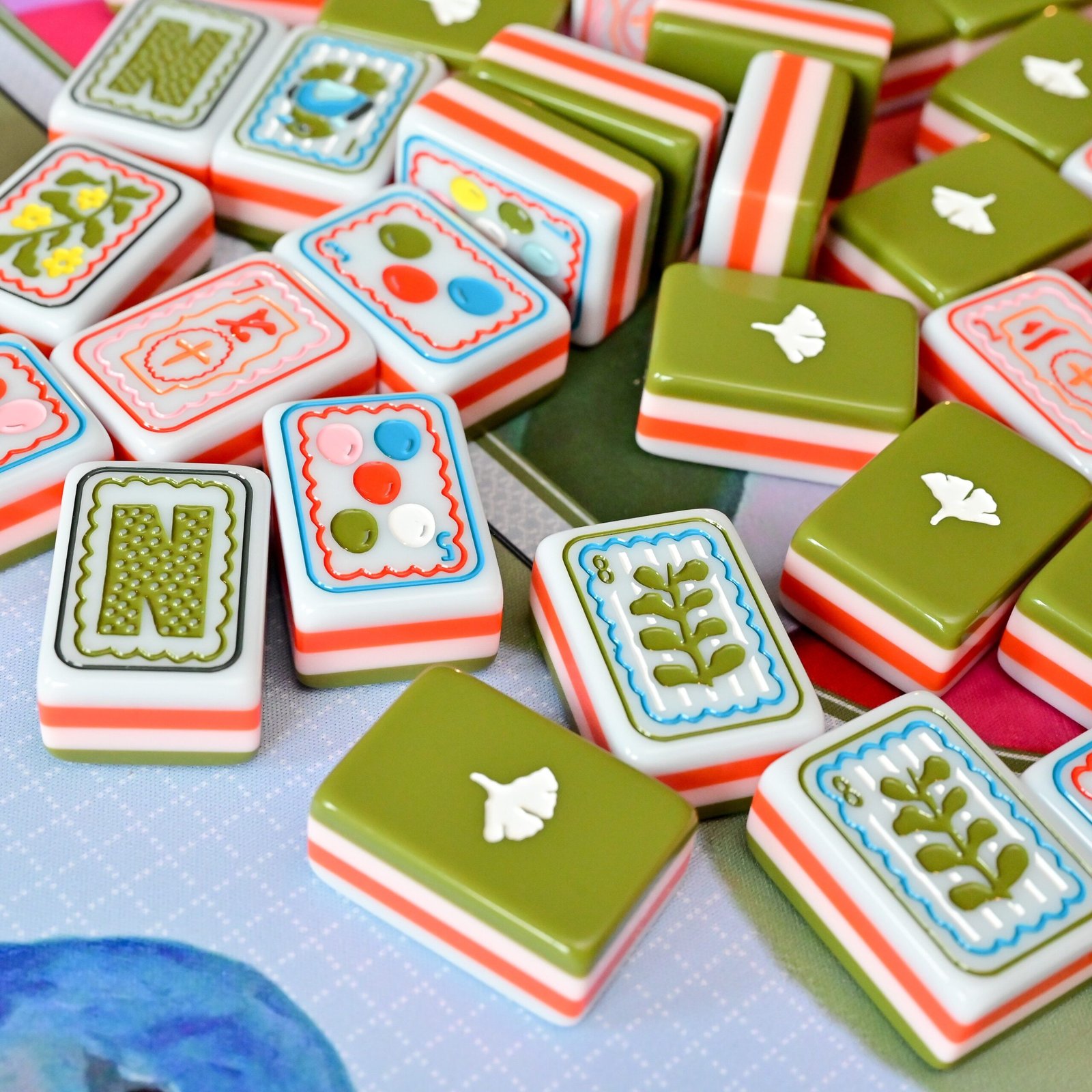 Birdsong and Ginkgo mahjong tiles with bird Jokers, wavy frames and white ginkgo motifs on olive backs